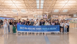 힐링핸즈 의료봉사팀이 13일 필리핀으로 출국하기 전 인천공항에서 기념촬영을 하고 있다. ⓒ힐링핸즈 제공