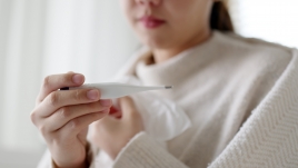 라임병은 발열, 두통, 피로감, 이동홍반 등이 나타난다. 병을 옮기는 진드기에 물리지 않는 게 최선의 예방법이다.