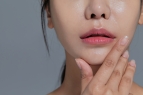 입술 건강을 지키려면 평소 입술을 자극하는 습관을 버려야 한다.