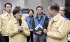 문재인 대통령, 코로나19 백신 접종 정은경 청장에게 전권 맡겨