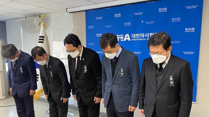 의협 코로나19로 희생된 회원 위한 추모묵념 진행