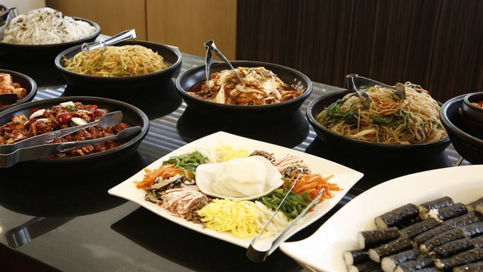 여름철 무더위 마스크 착용 기피...음식점 감염 늘어
