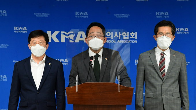 "열악한 처우에 명령, 고발까지...정부 폭압이 필수의료 무너뜨려"