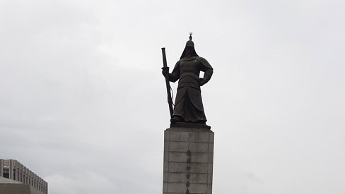 이필수 회장, 광화문 이순신 동상 앞 1인 시위