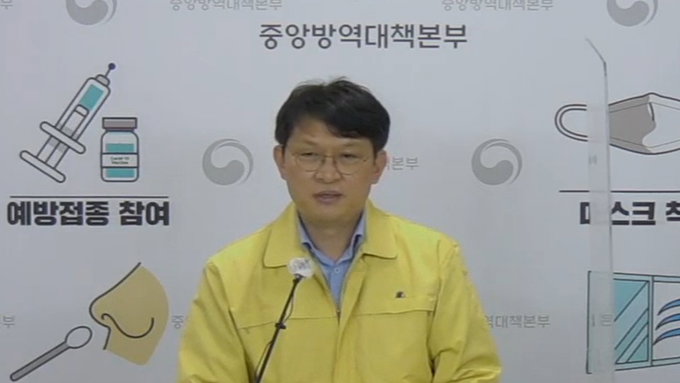 10일 코로나 확진자 32만명... 이틀째 30만 명대