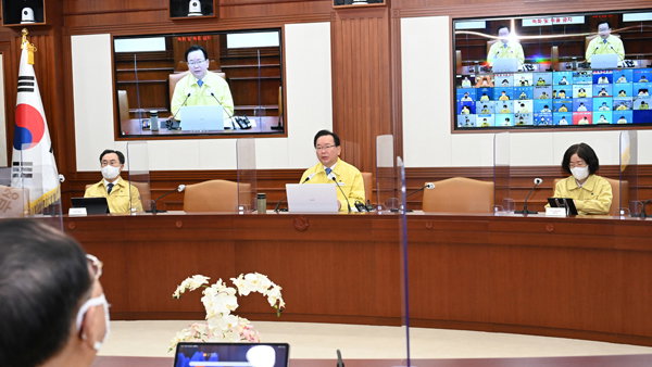 18일부터 사회적 거리두기 전면해제... 시행 2년 1개월 만