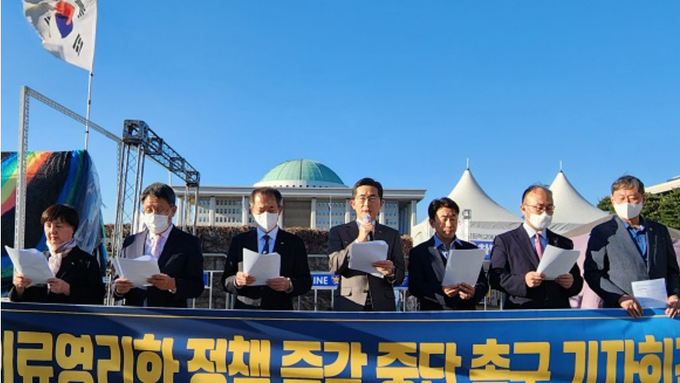 "국민 건강 위협하는 의료영리화 정책 추진 중단하라"