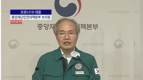 코로나19 주춤하지만 겨울유행 정점 판단 '보류'..."동절기·한파 고려해야"
