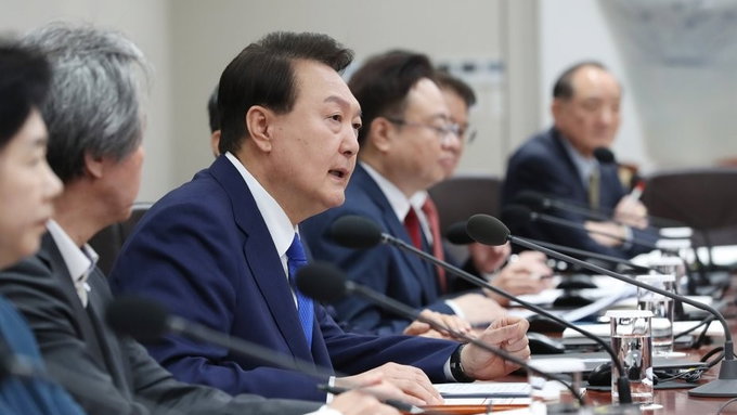 첫 확진자 발생 3년 4개월만...정부, 사실상 ‘코로나19 엔데믹’ 선언