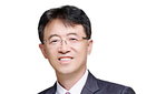 20년간 24시간 분만실 지킨 류춘수 원장, 국민훈장 '동백장' 받아