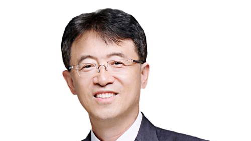 20년간 24시간 분만실 지킨 류춘수 원장, 국민훈장 '동백장' 받아