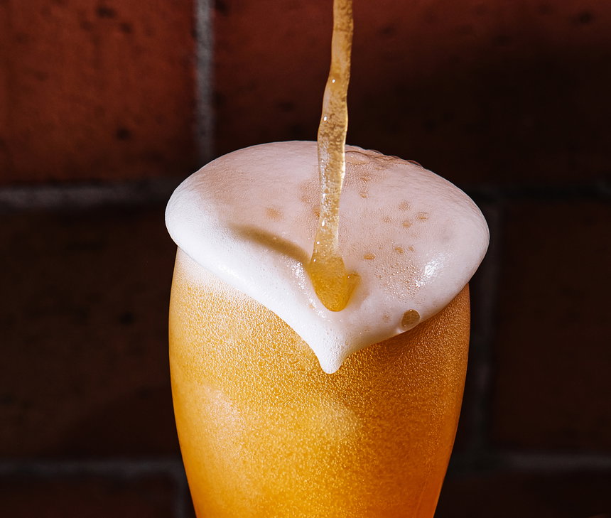 맥주는 다른 음료에 비해 배부르게 만들어 술을 덜 마시게 하기에 숙취가 걱정된다면 좋은 선택이 될 수 있다.