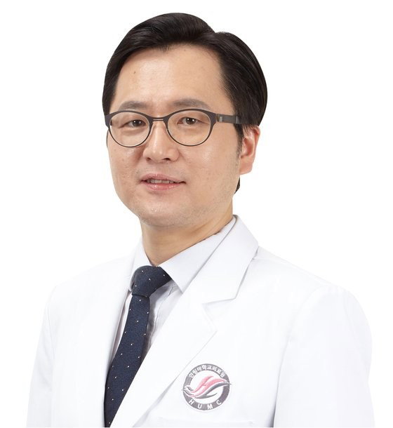 갑상샘암은 우리나라 암 통계에서는 1, 2위를 다툴 만큼 유병률이 높은 질병이다.