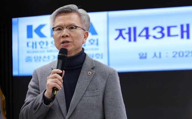 전공의들의 지지를 받아 당선되었으며, 공식입장이 어떨지 관심이 쏠리고 있다.