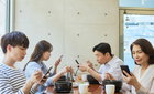 스마트폰 보며 밥 먹으면 체증 증가 위험