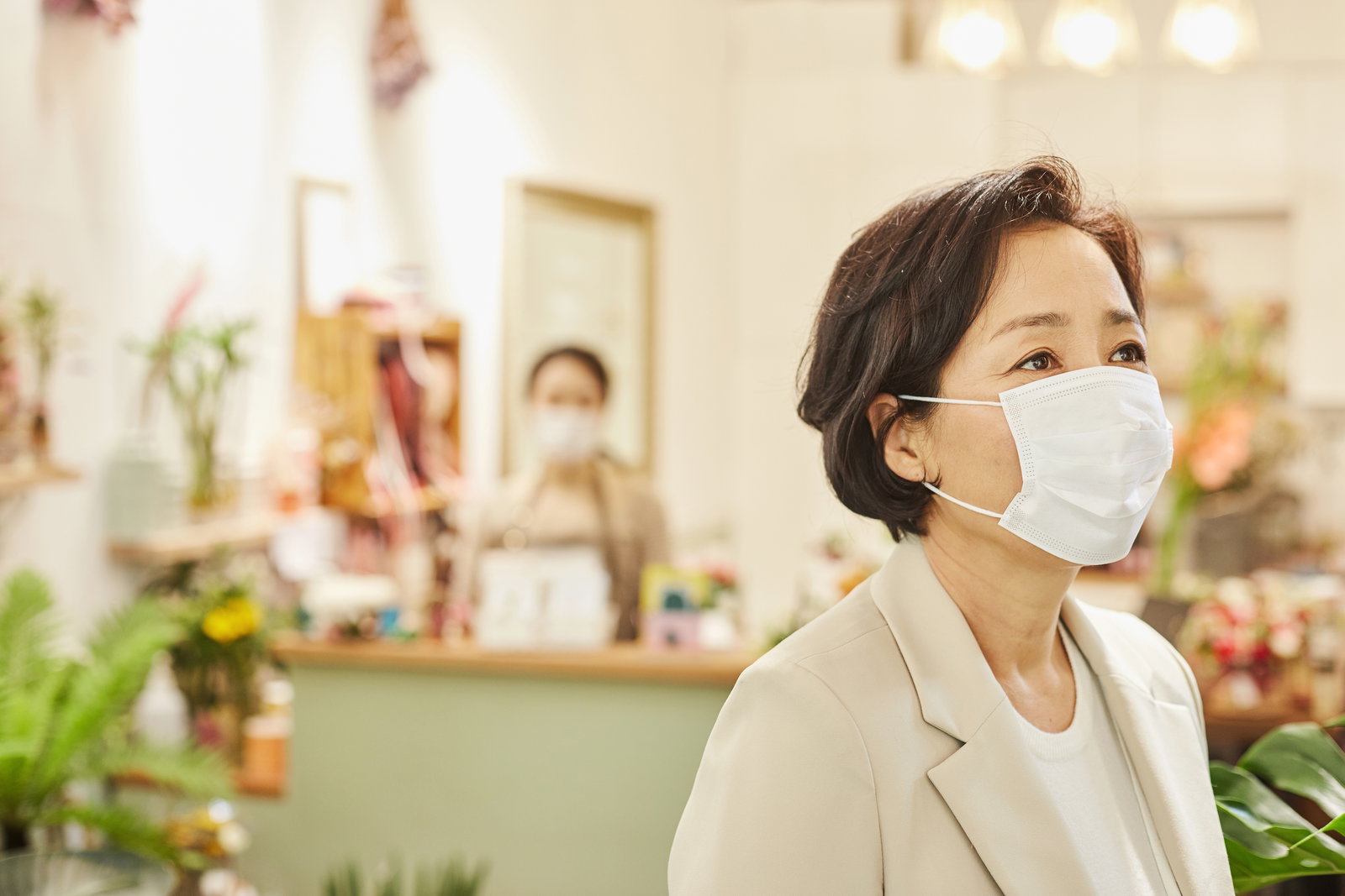 여성의 장기 후유증 발생 위험이 유의하게 높은 것은 나이, 임신 여부, 폐경 여부 등과 연관이 있다.