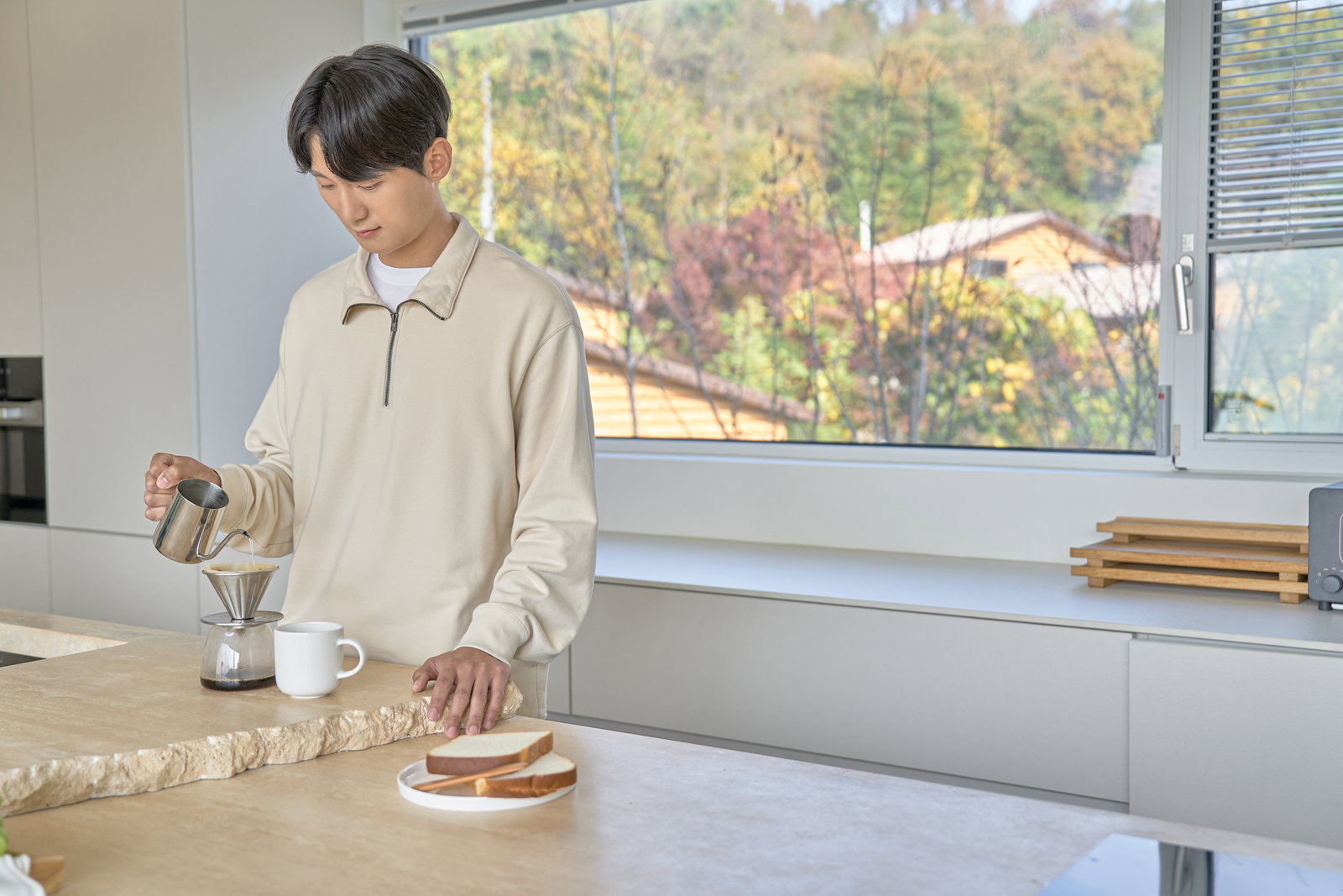 커피 섭취 시간대가 건강에 미칠 수 있다.