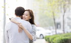 스트레스 해소에 포옹이 도움된다?