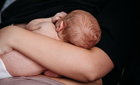 출산 직후 아이 안으면 모유 수유가 증가