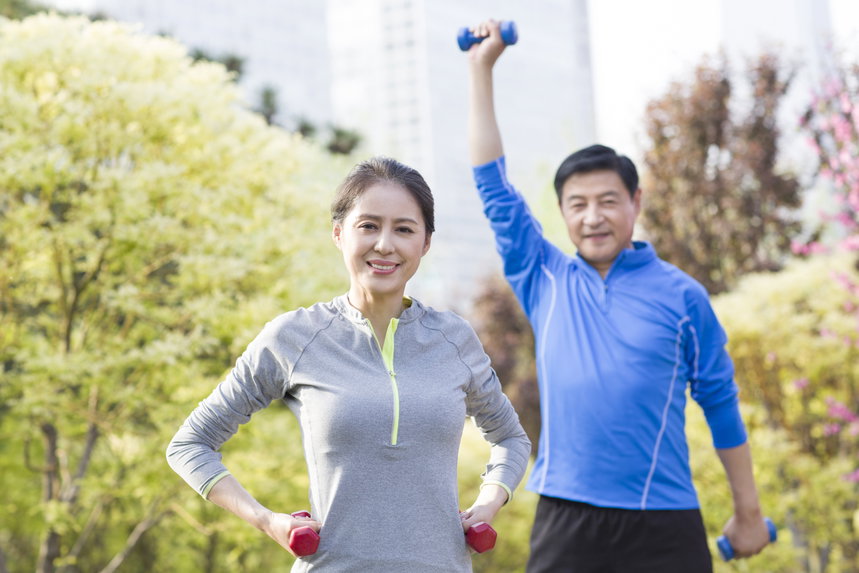 운동은 건강 전반에 유익하기에 중장년층은 운동량을 늘리는 게 좋다.