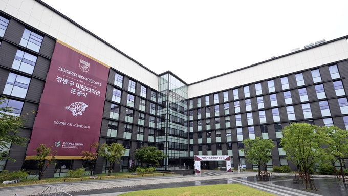 정몽구 사재 100억 출연한 국내 첫 민간 백신개발센터 문 열어