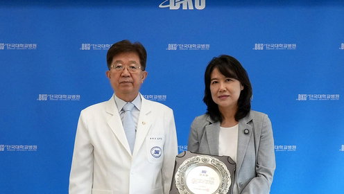 서양화가 변재희 교수, 단국대병원에 작품 기증