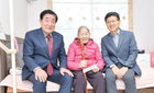 횡성군, 100세 어르신 8명에게 장수 지팡이 '청려장' 전달