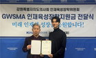 강원도의사회, 의대생에 장학금 전달
