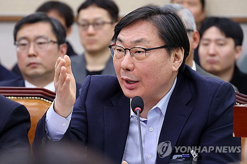 '술자리 위증' 이화영 재판, 박상용 검사&middot;김성태 회장 등 17명 증인 채택