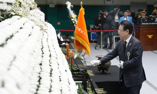 김영록, 완도 순직 소방관 추모&hellip;경선 일정 마무리