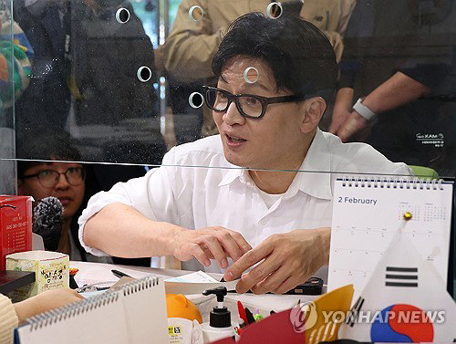 한동훈, 부산 북구 전입 공식화&hellip;'빈집 털이' 비판에 