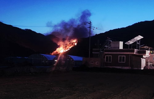 경북 상주 천택산 자락 산불 발생, 진화 작업 총력