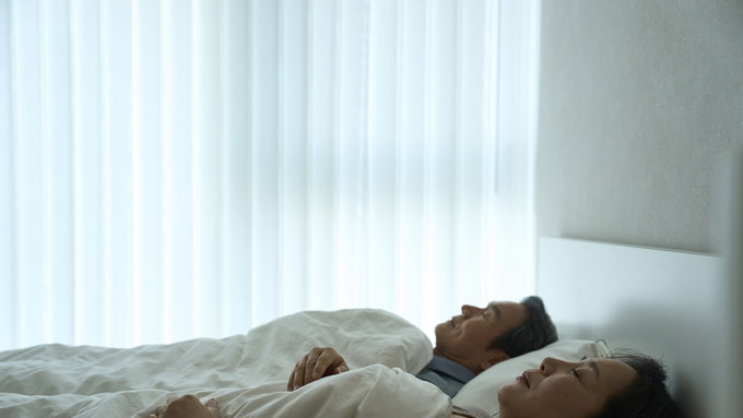 "잠 청하려 마신 술, 숨길 막는다"... 습관적 음주, 수면무호흡 위험 56% 높여