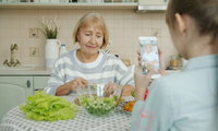 침묵의 뼈 도둑 ‘골다공증’ 예방의 핵심, 칼슘과 비타민D 최적의 섭취 가이드