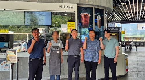 '슬로우 바리스타' 휴게소, 경증 치매인 사회복귀 새 길 열다