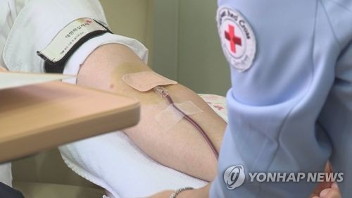 35년 444회 헌혈, 생명 나눔 모범에 젊은 피 화답