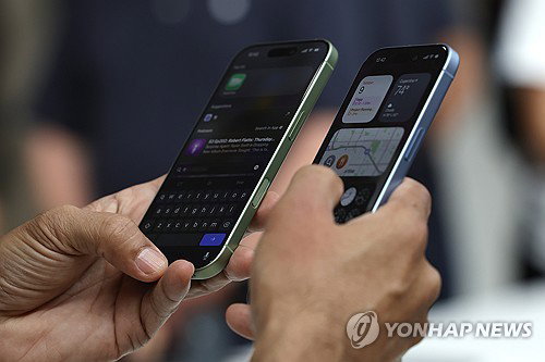 美 연구 '스마트폰이 저출생 주범'? 출산율 22% 급락 지목