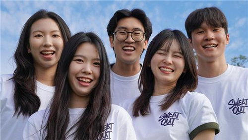 ''반려견 동반 요가''…제주대 간호팀, 대학생 정신건강 신바람 일으킨다