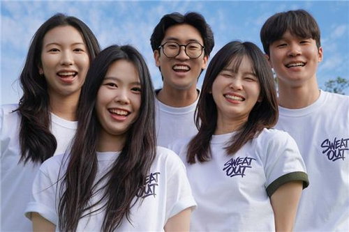 ''반려견 동반 요가''…제주대 간호팀, 대학생 정신건강 신바람 일으킨다