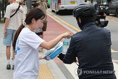 서울 이른 폭염 경고 현실화…온열질환 53명·사망 1명