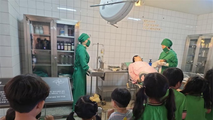 "보증금 없는 병원"의 기억, 10년간 15만 명이 찾았다…이길여 산부인과 기념관 개관 10주년