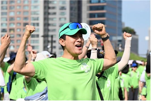 오세훈 시장, 남산 1천명과 걷다…'녹색 활력'으로 시민 건강 증진