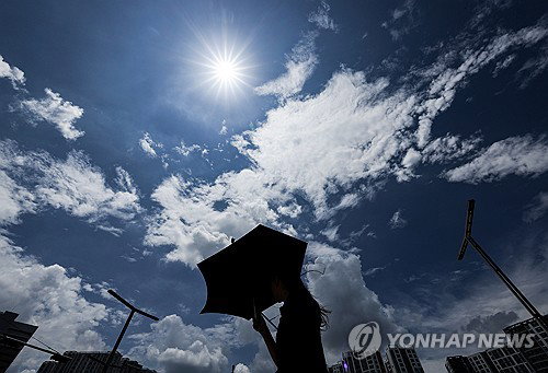 폭염 30도 야외 4시간…60대 온열질환, 여름 건강 '적신호'