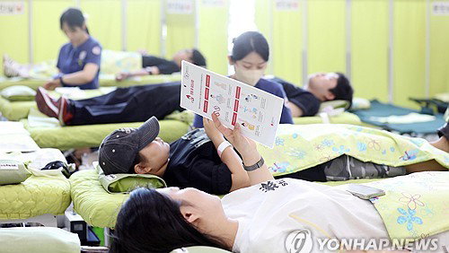 장관·아이돌 헌혈 릴레이, 여름 혈액 수급 안정화 총력