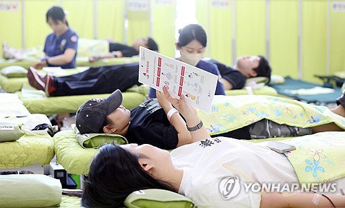 장관·아이돌 헌혈 릴레이, 여름 혈액 수급 안정화 총력