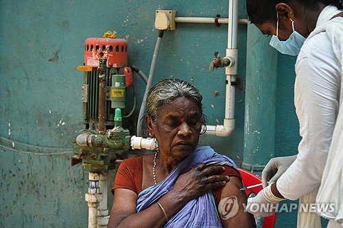 인도 남동부 2명 사망 비상…코로나19, 과거 악몽 재현 경고등