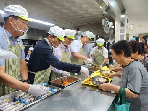 고령층 면역력 강화, '고단백 닭고기' 사회 공헌 빛났다