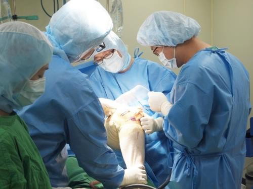 나이보다 건강이 먼저…100세 인공관절 시대 활짝