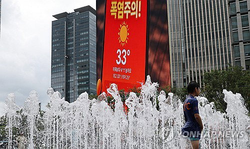 '심각' 폭염 비상, 온열질환 사망 8명…취약층 보호 '빨간불'