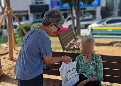강릉 '1촌돌봄단', 폭염 취약층 '매일' 보호
